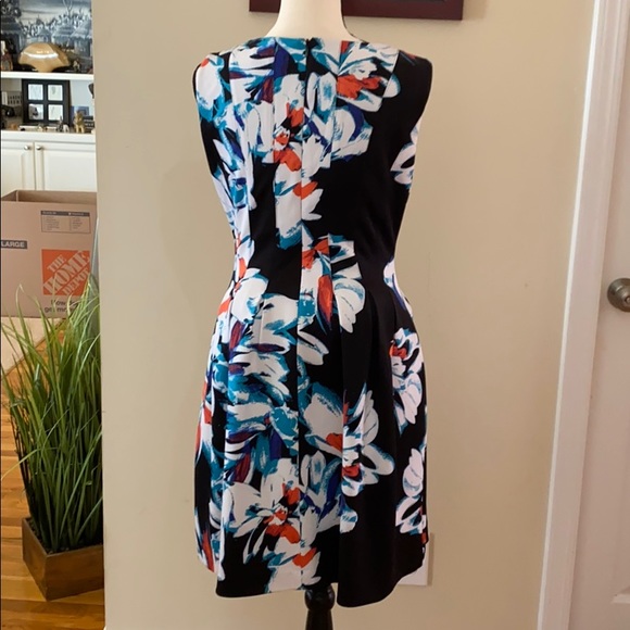 Pretty Dress.   Nice for church or wedding. - Picture 4 of 7